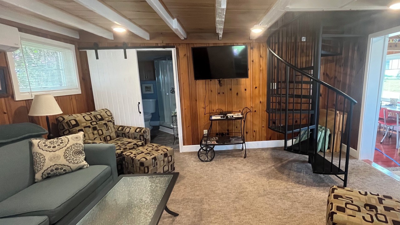 Photo of Livingroom in Edinboro
