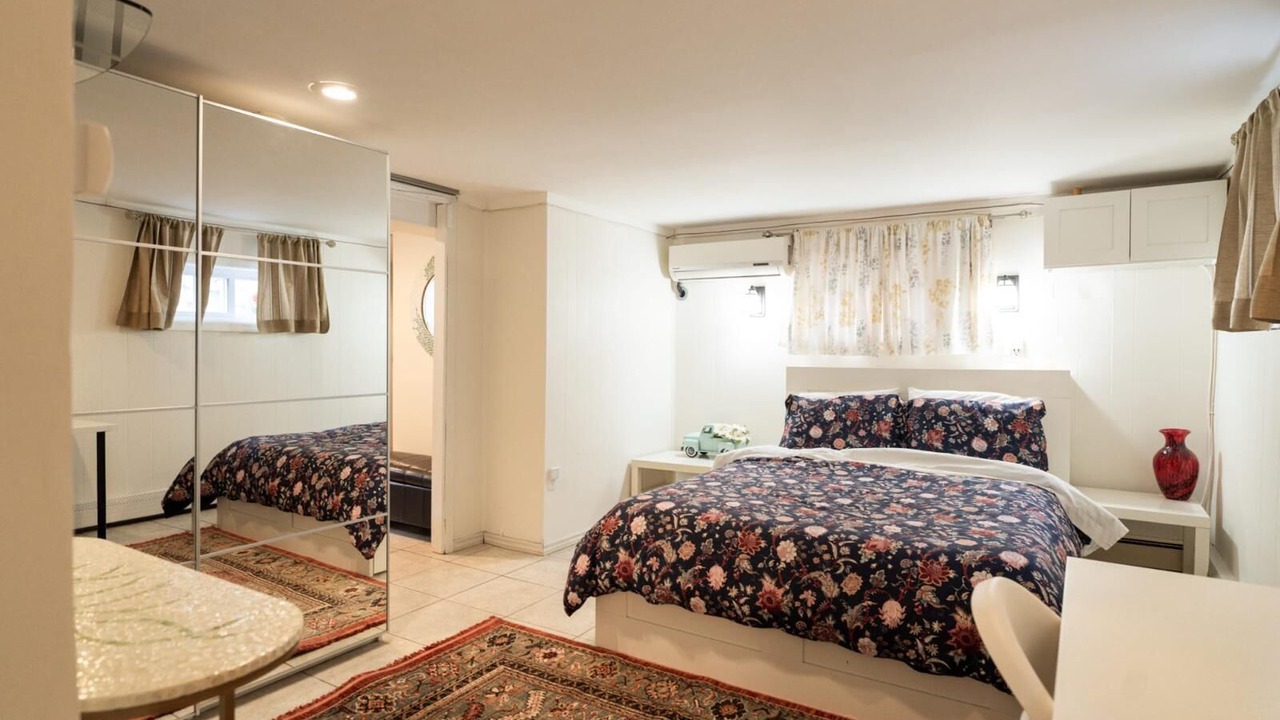 Photo of Bedroom in Roslyn