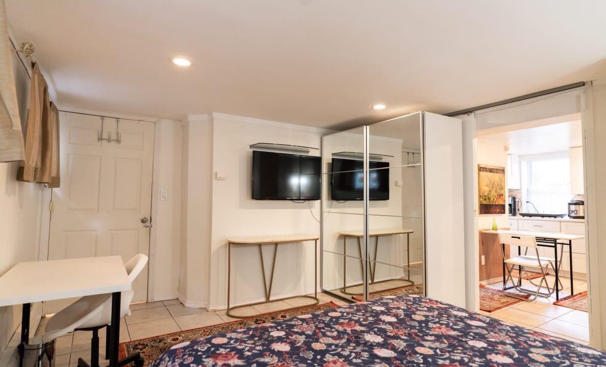 Photo of Bedroom in Roslyn