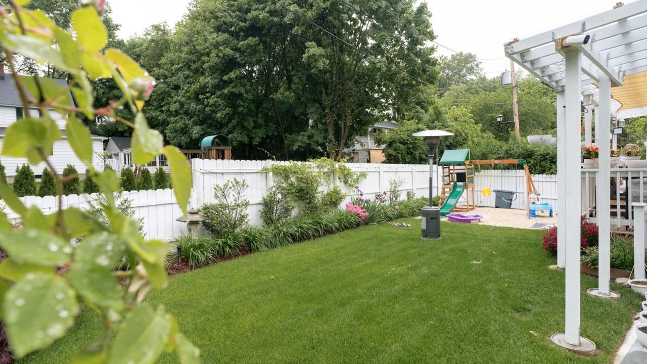 Photo of Others in Roslyn