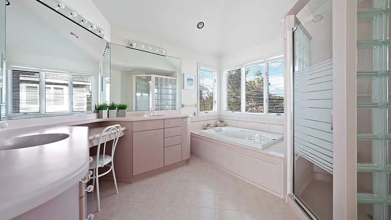 Photo of Bathroom in Avalon