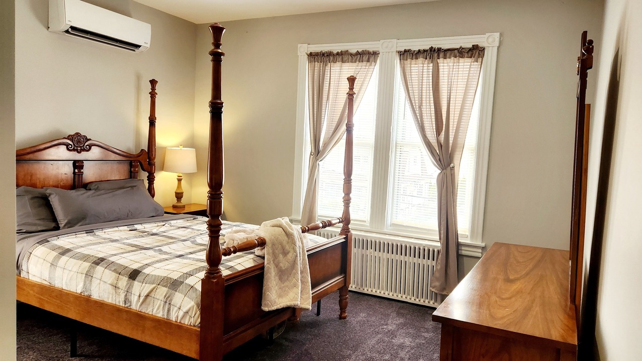 Photo of Bedroom in Glenolden