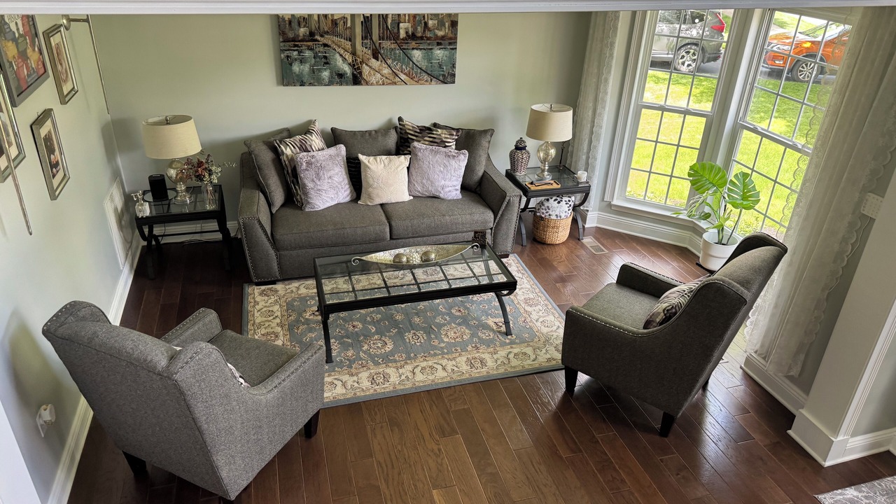 Photo of Livingroom in Moon Township