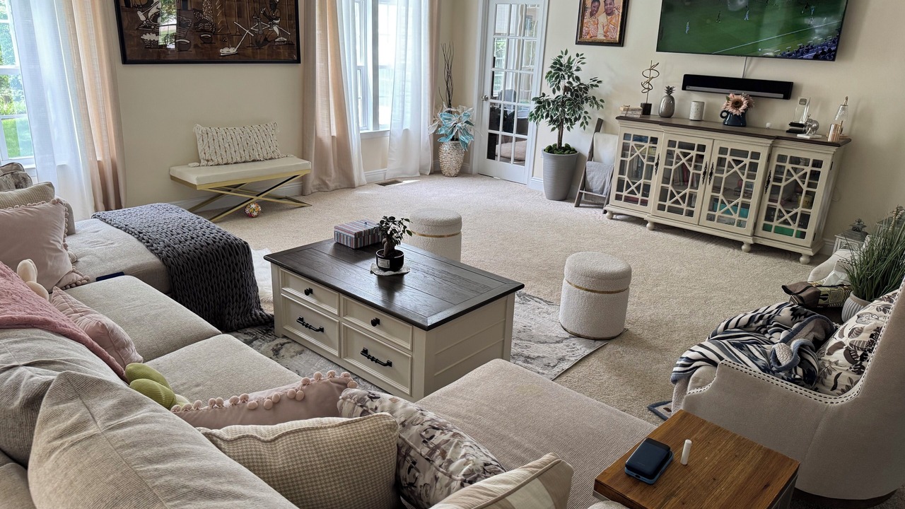 Photo of Livingroom in Moon Township