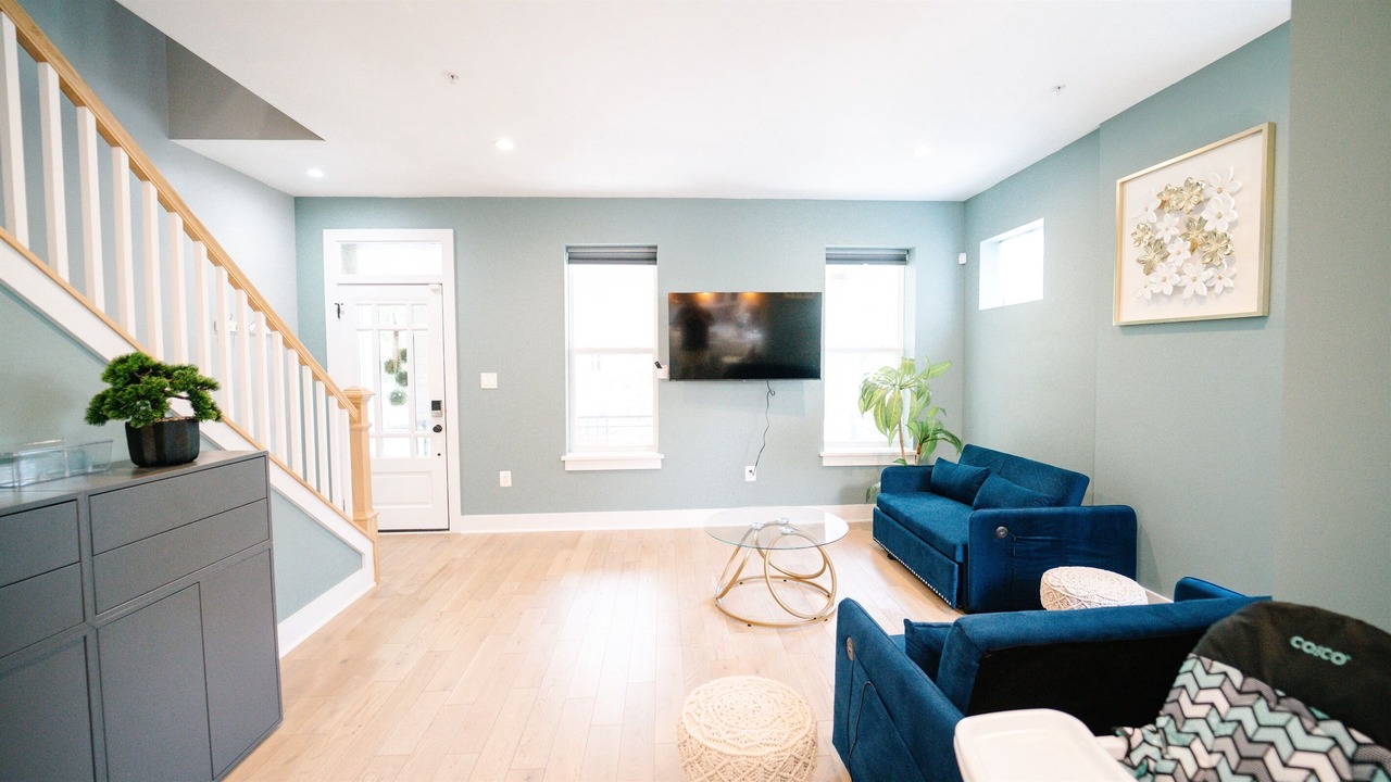 Photo of Livingroom in Near Northeast