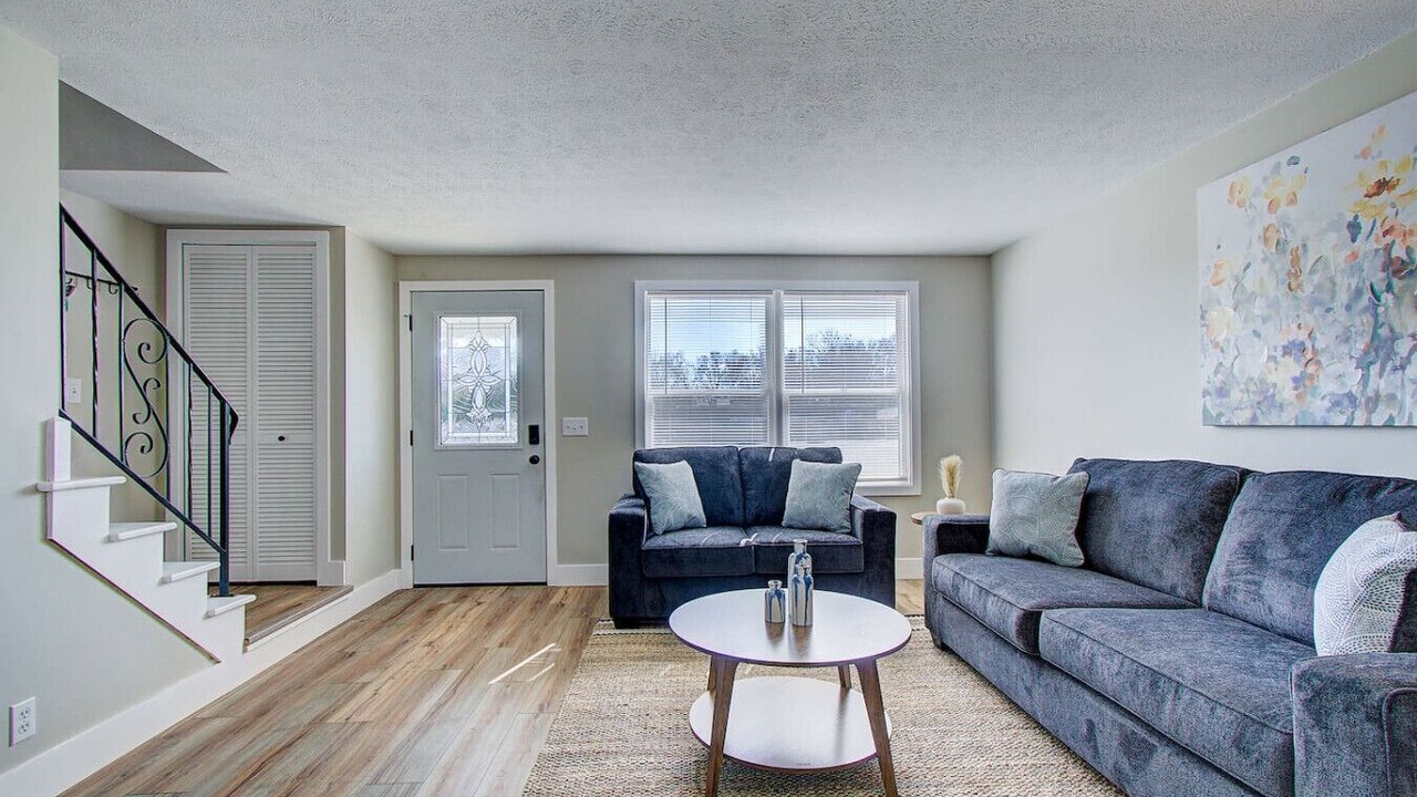 Photo of Livingroom in North Canton