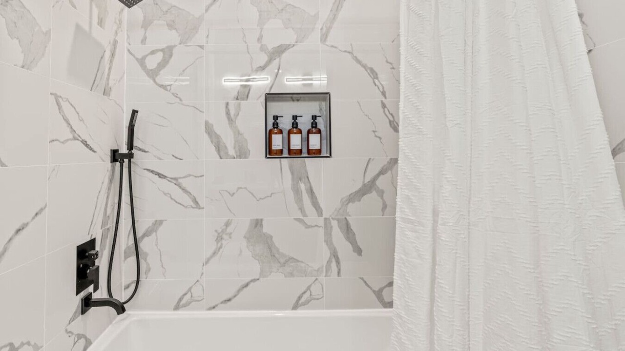 Photo of Bathroom in Norris Square