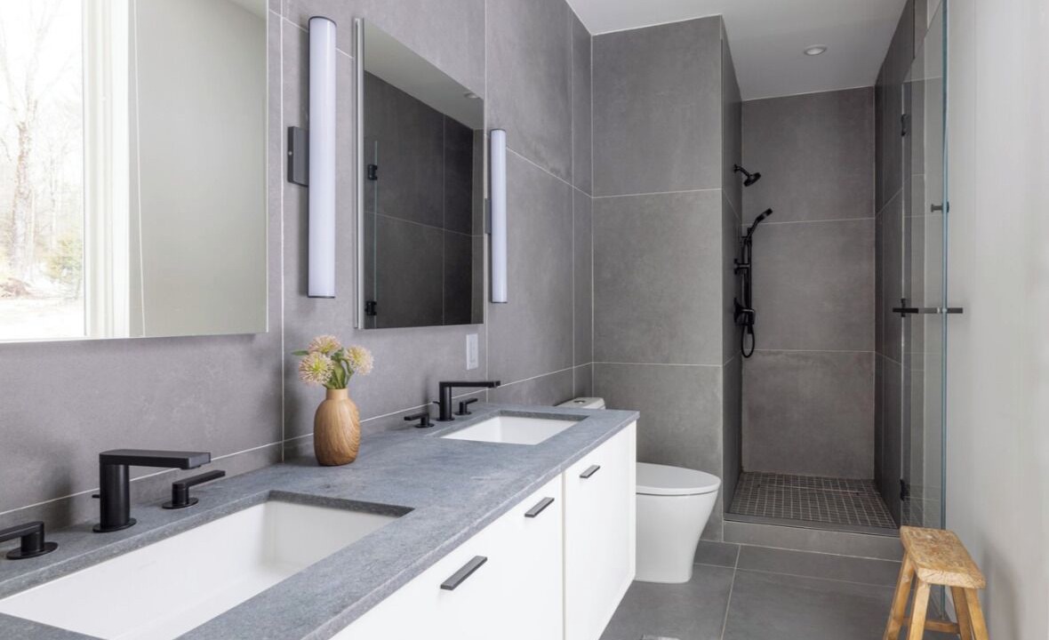 Photo of Bathroom in Swan Lake