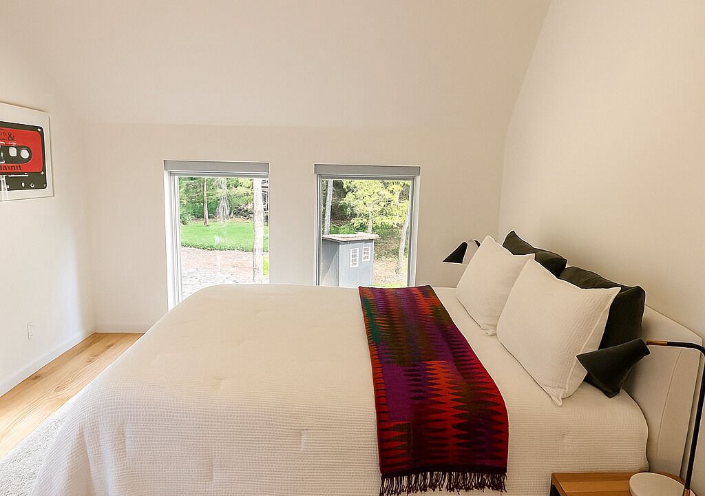 Photo of Bedroom in Swan Lake