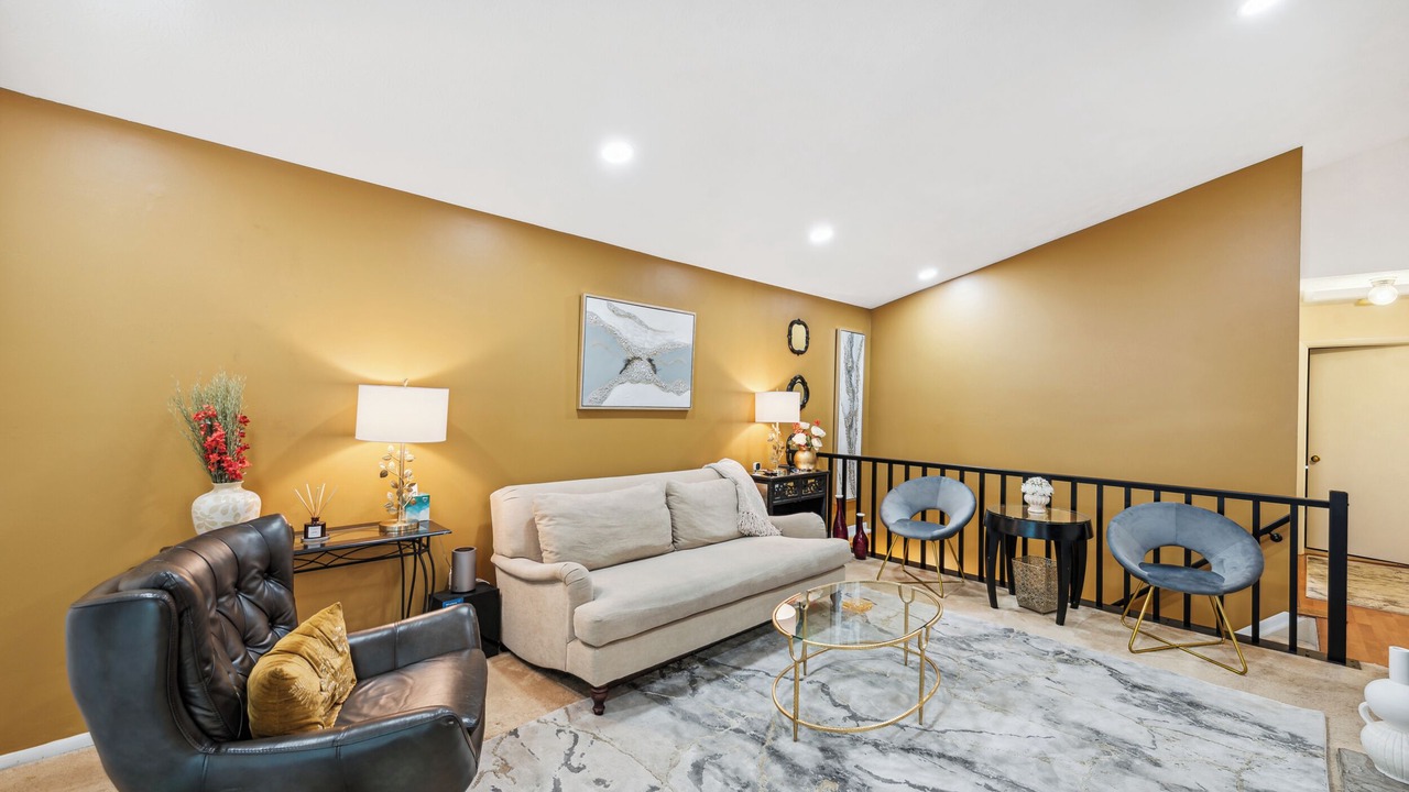 Photo of Livingroom in Roselawn Finance