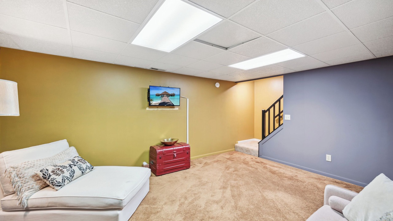 Photo of Livingroom in Roselawn Finance