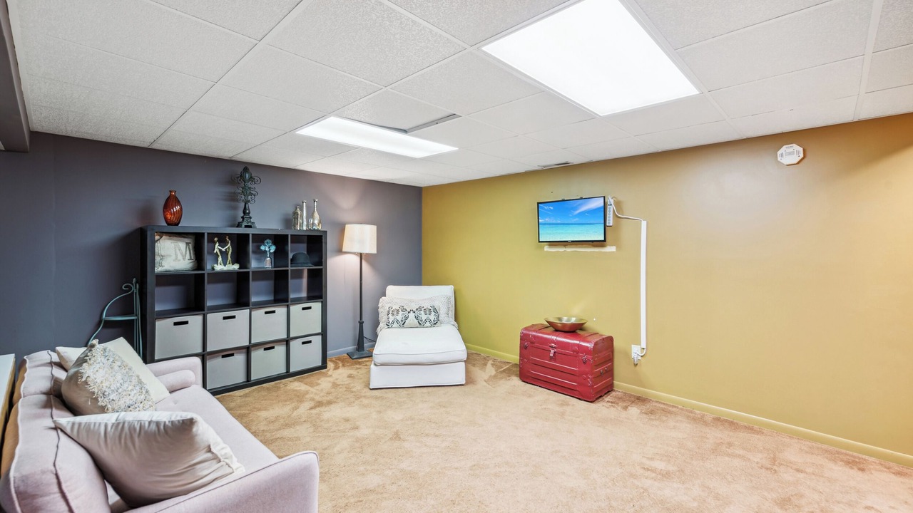 Photo of Livingroom in Roselawn Finance