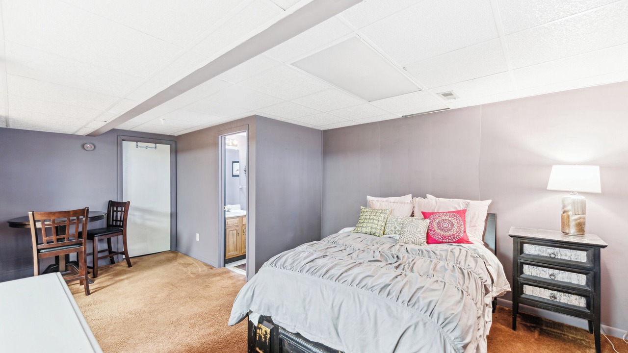 Photo of Bedroom in Roselawn Finance