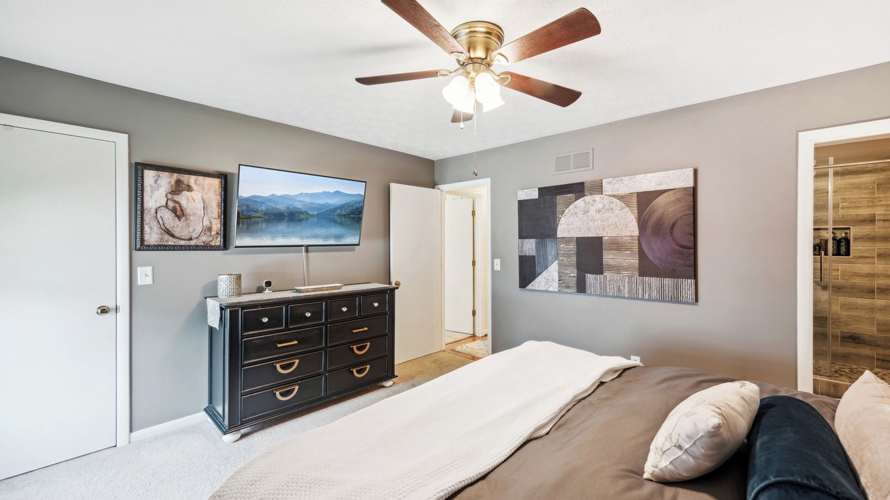 Photo of Bedroom in Roselawn Finance