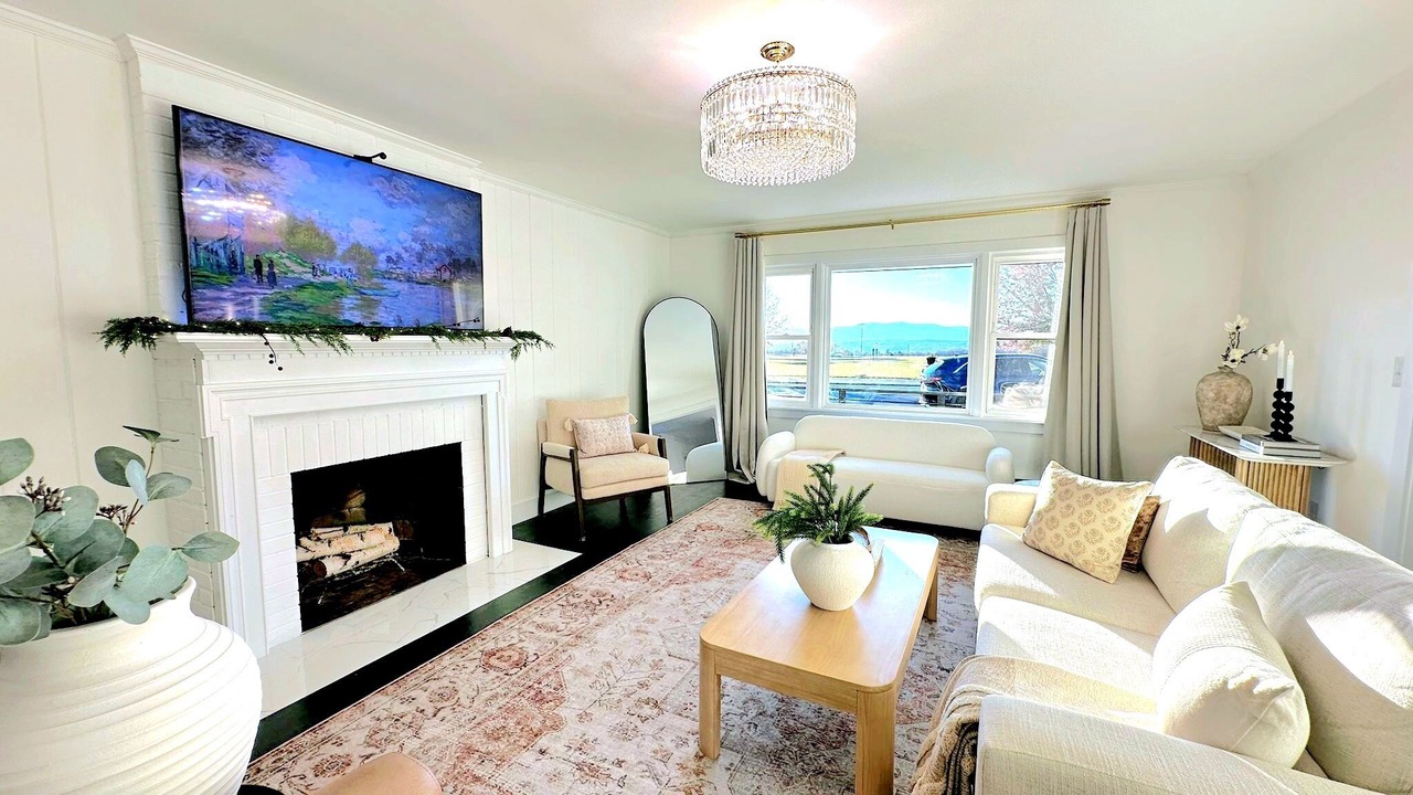 Photo of Livingroom in Hudson