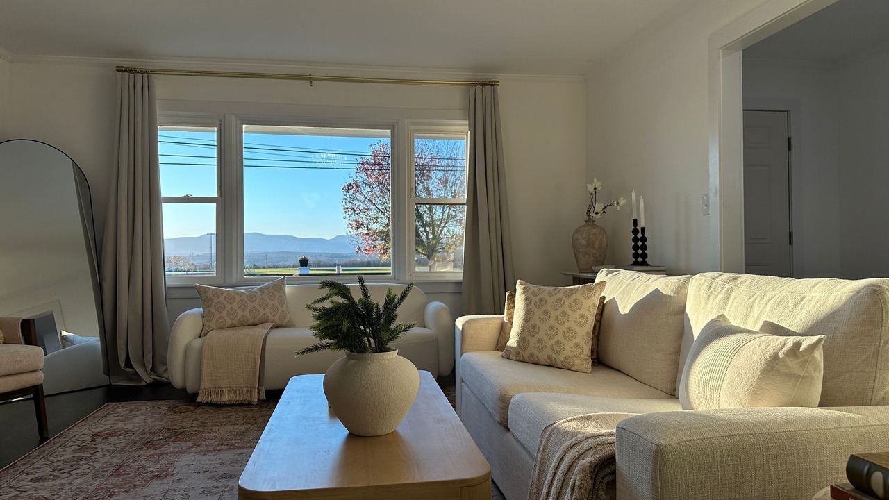 Photo of Livingroom in Hudson