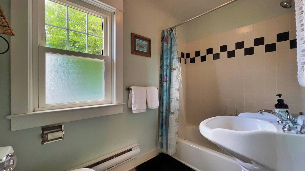 Photo of Bathroom in Avalon