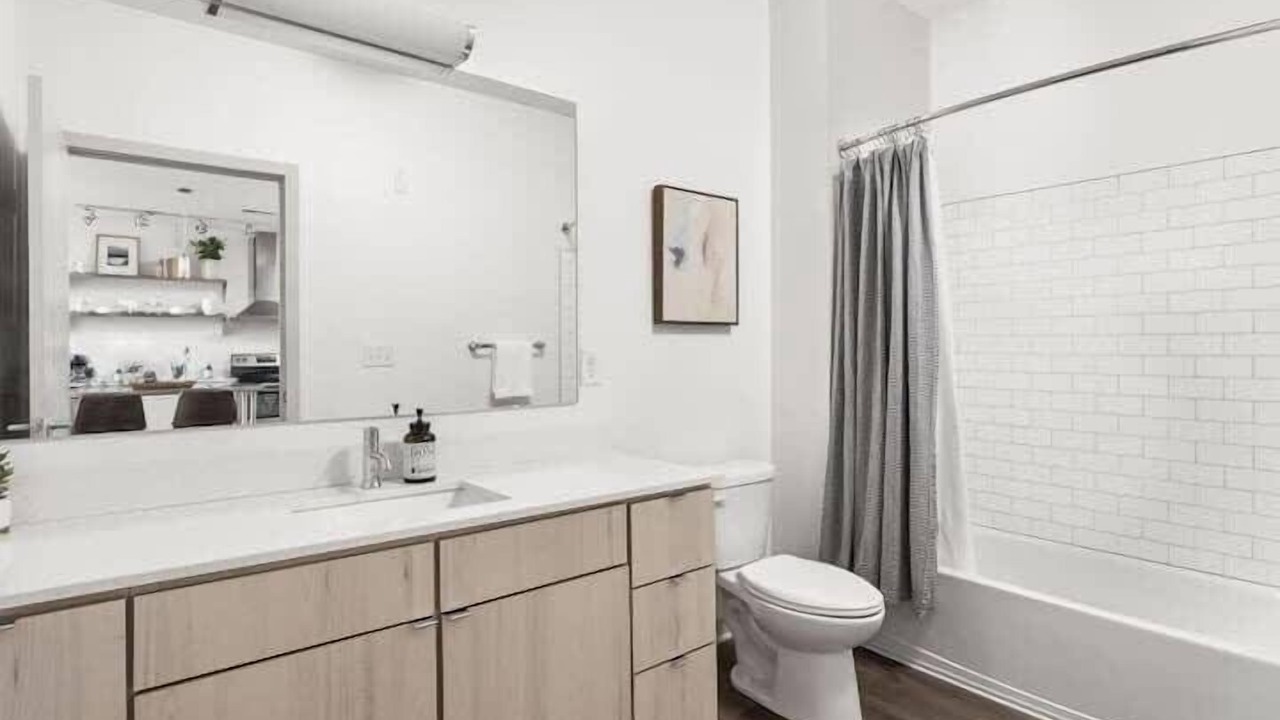 Photo of Bathroom in Lockerbie Square
