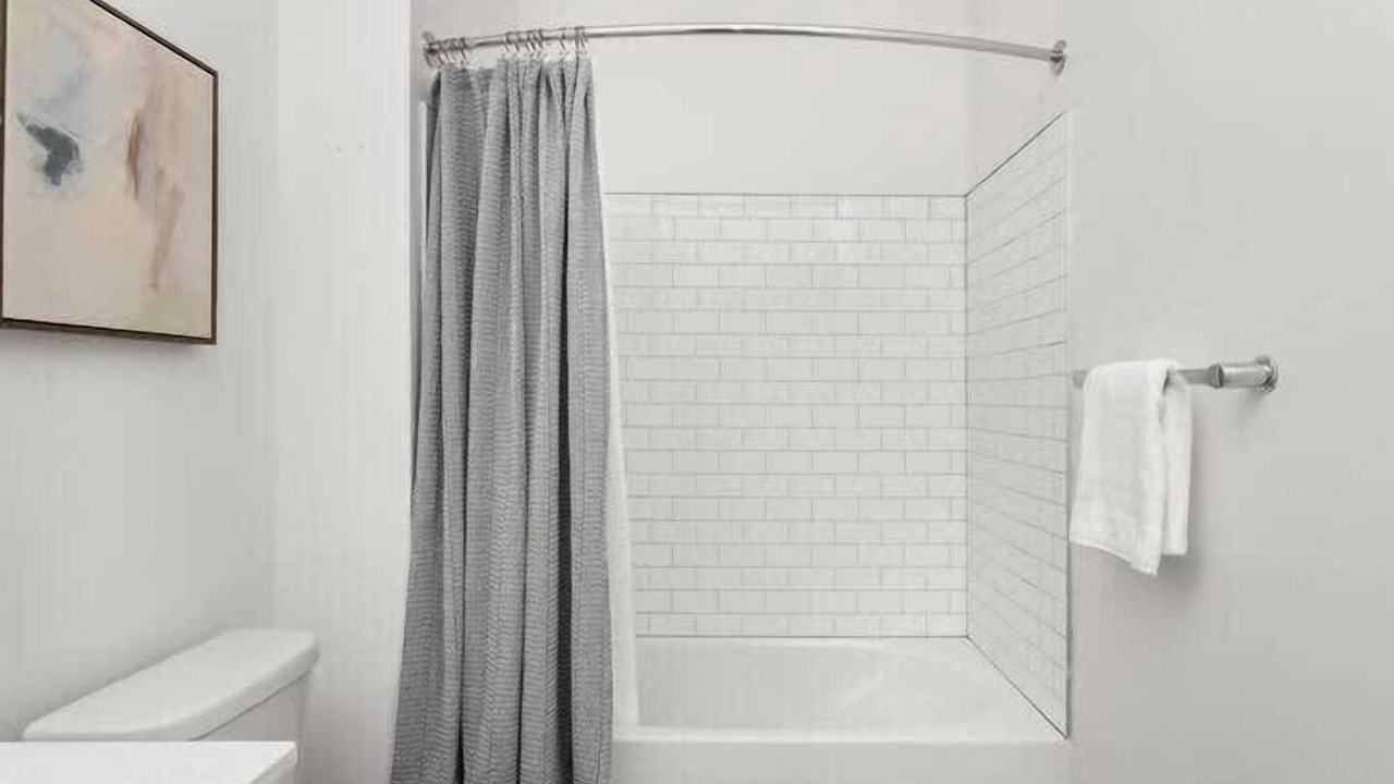 Photo of Bathroom in Lockerbie Square