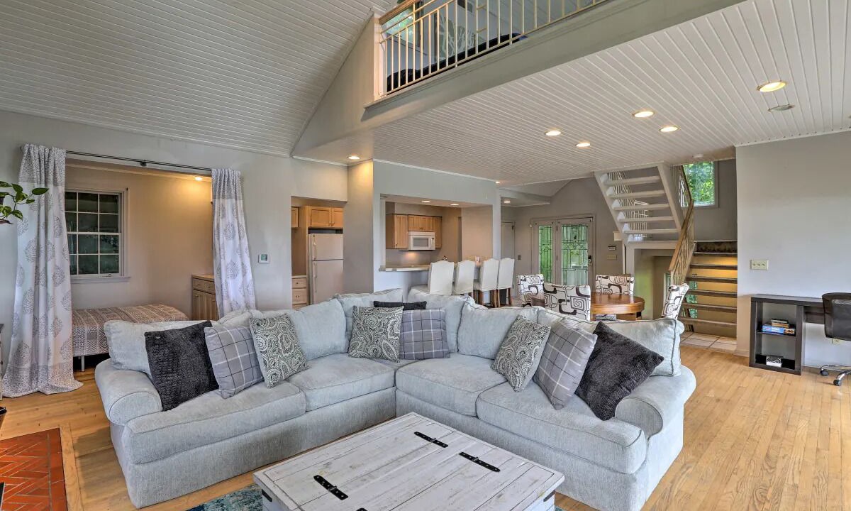 Photo of Livingroom in East Walnut HIlls