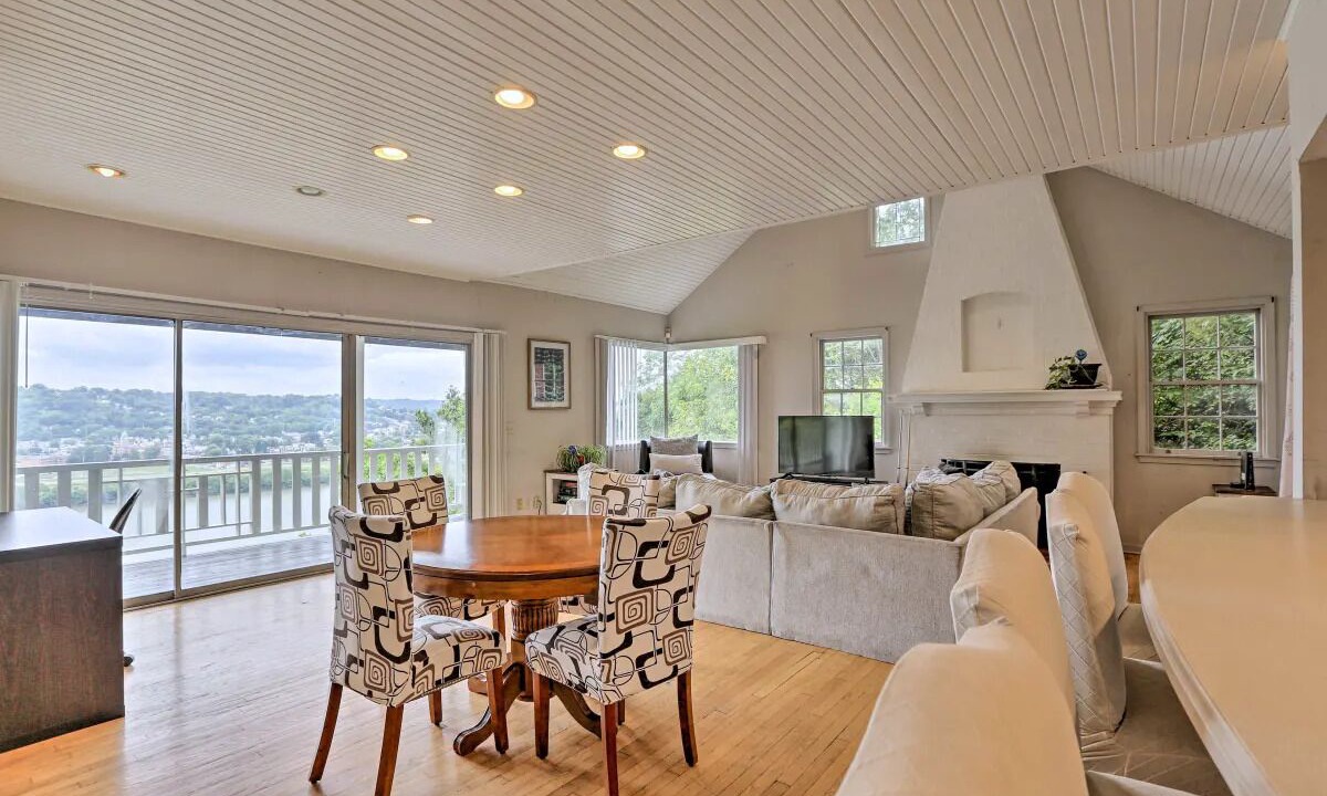 Photo of Livingroom in East Walnut HIlls