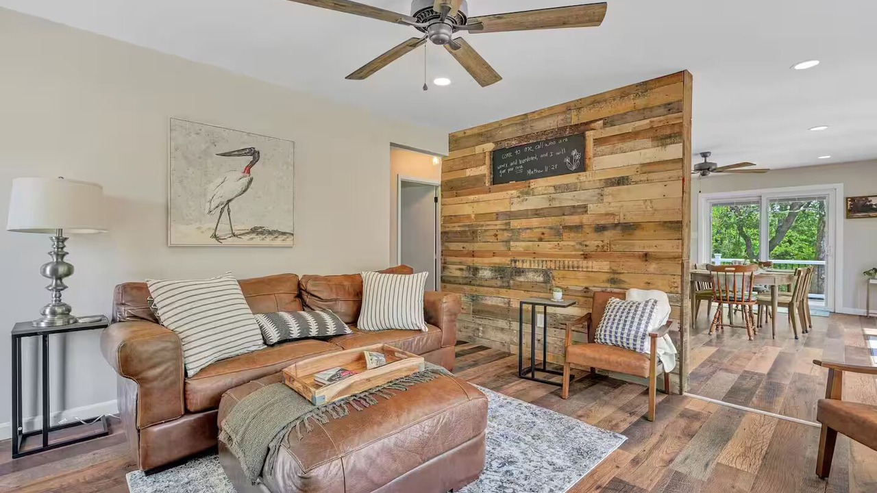 Photo of Livingroom in Cardiff