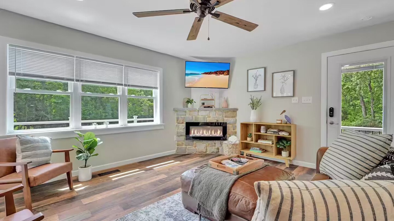 Photo of Livingroom in Cardiff