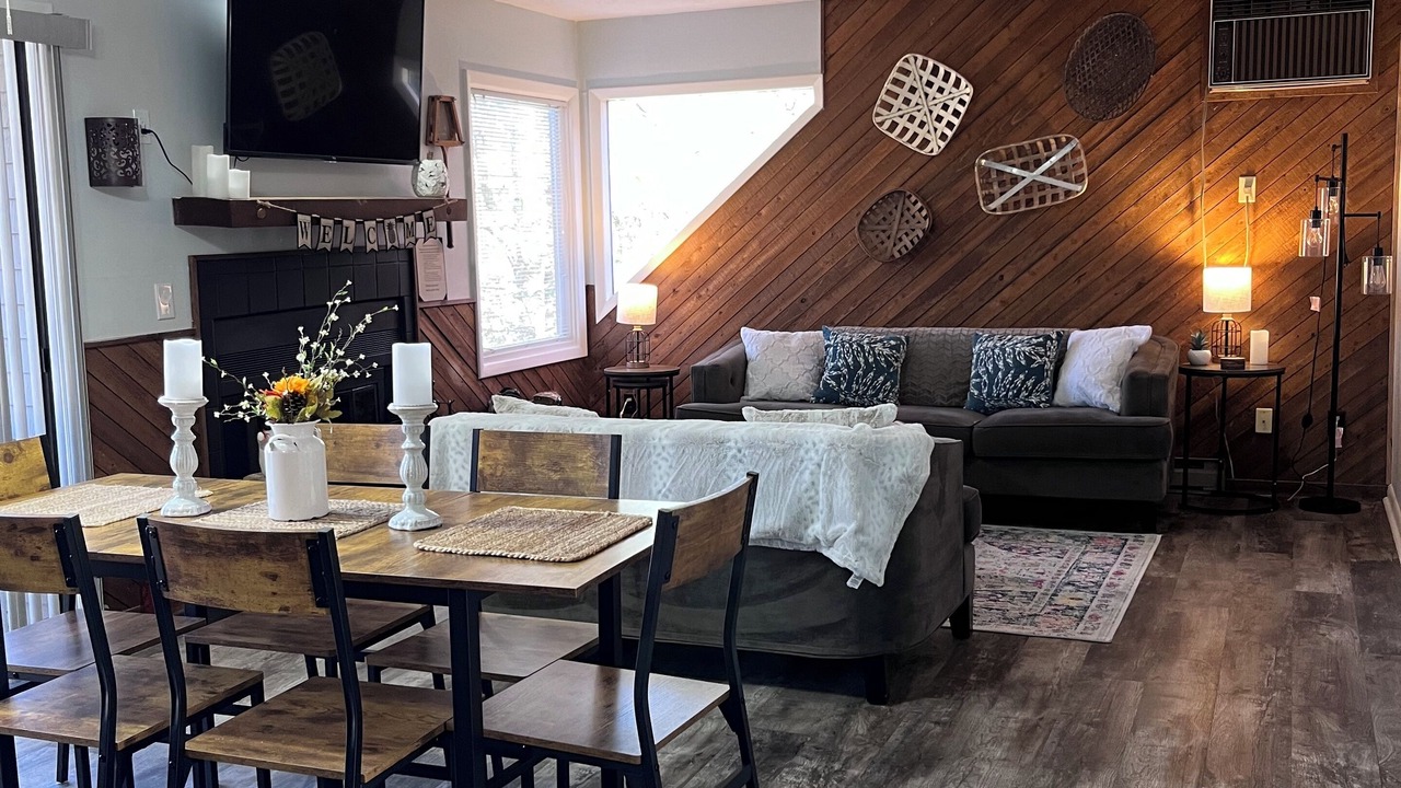 Photo of Livingroom in Nellysford