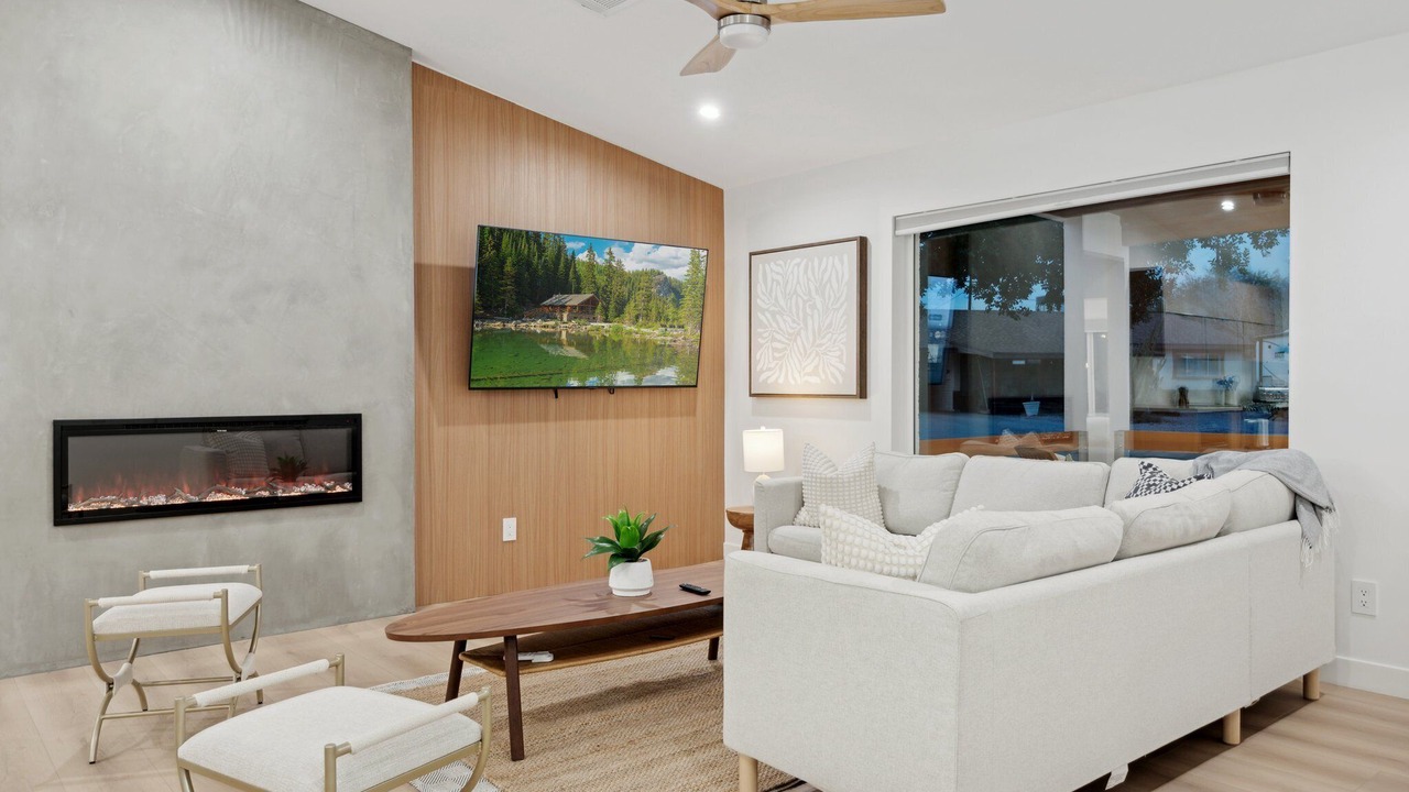 Photo of Livingroom in New Papago Parkway