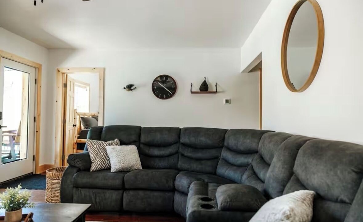 Photo of Livingroom in Laurelton