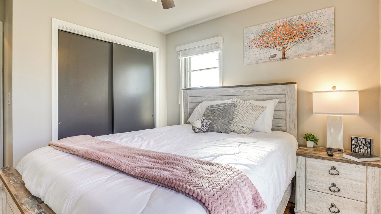 Photo of Bedroom in Newark