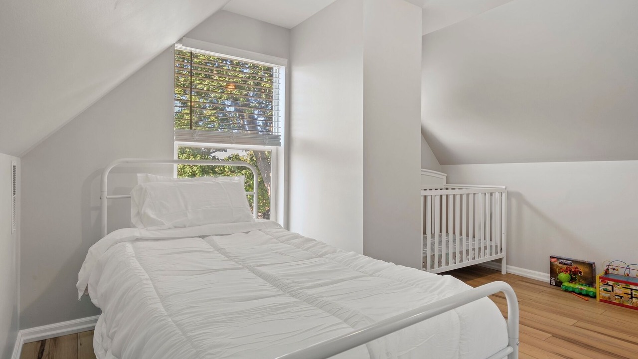 Photo of Bedroom in Old North Columbus