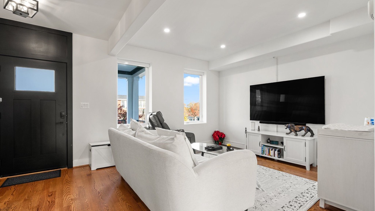 Photo of Livingroom in Hill East