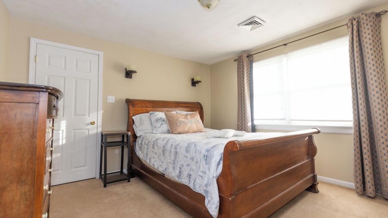 Photo of Bedroom in Town Bank