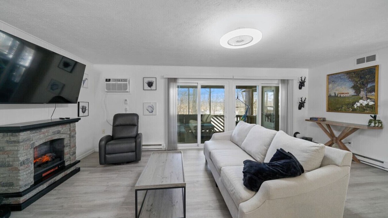 Photo of Livingroom in Streetsboro