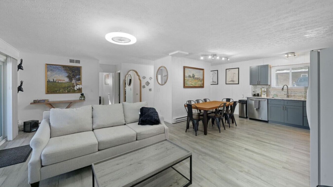 Photo of Livingroom in Streetsboro