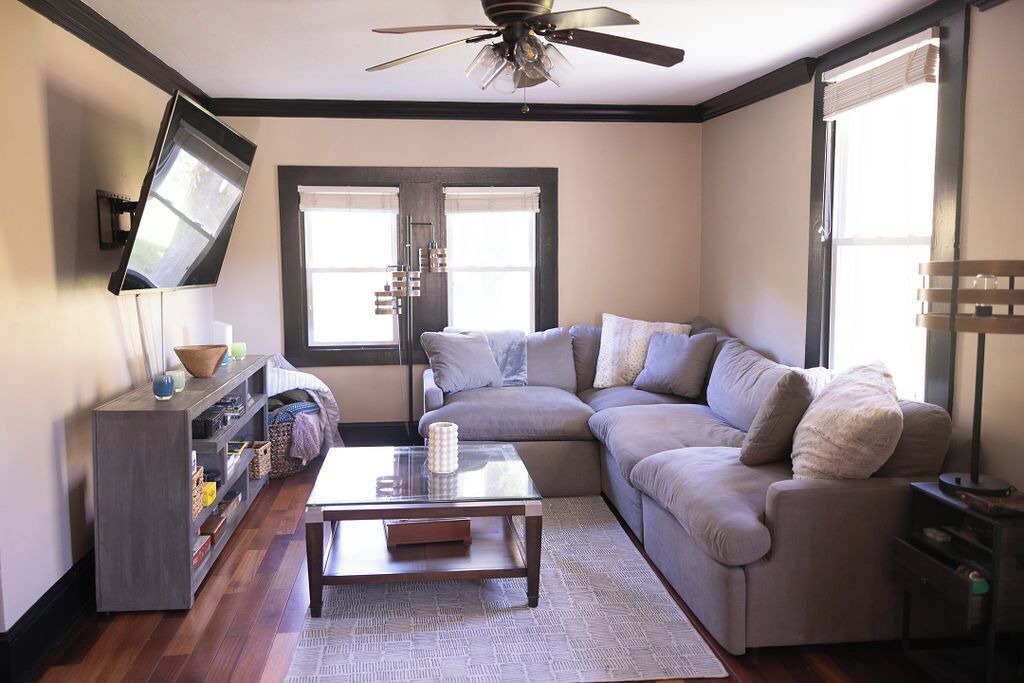 Photo of Livingroom in White Hall