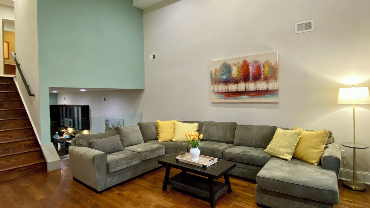 Photo of Livingroom in Center City