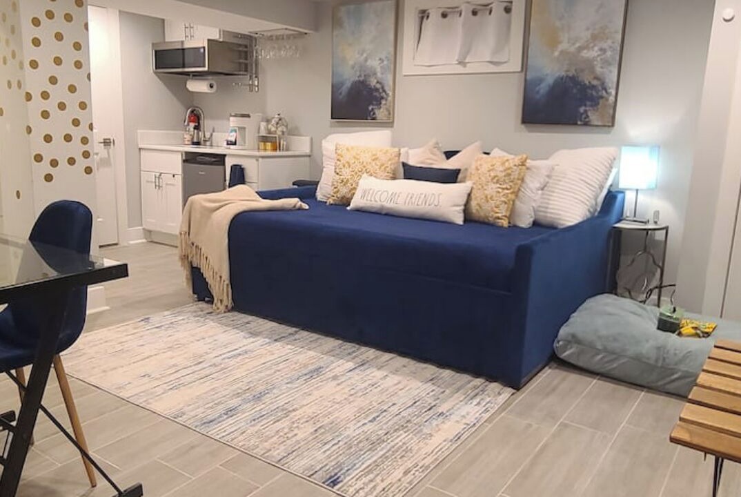 Photo of Livingroom in Lower Central NE
