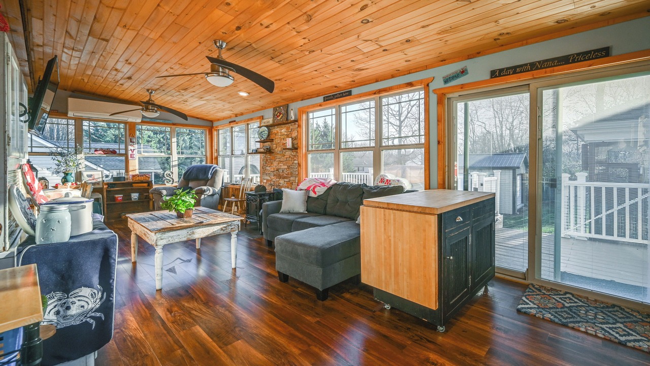 Photo of Livingroom in Halfway