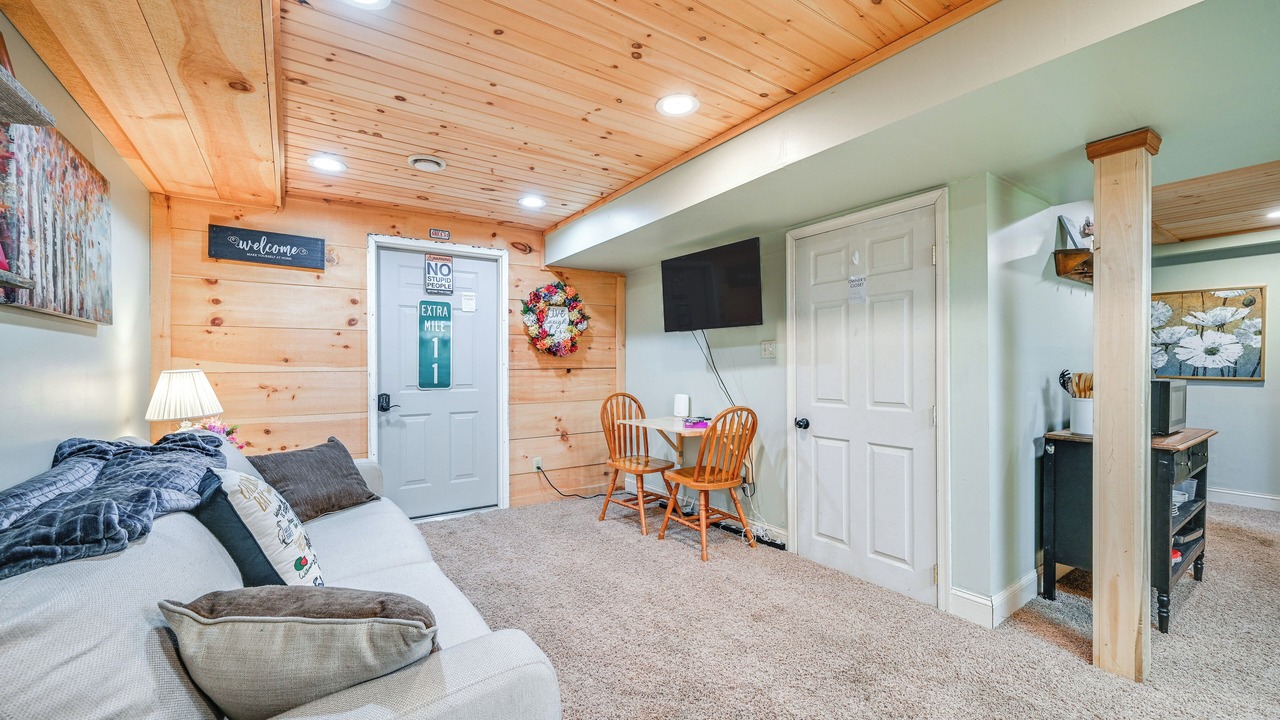 Photo of Livingroom in Halfway