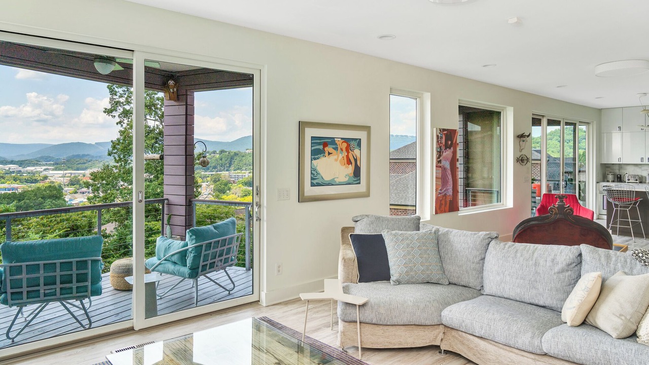 Photo of Livingroom in Northside