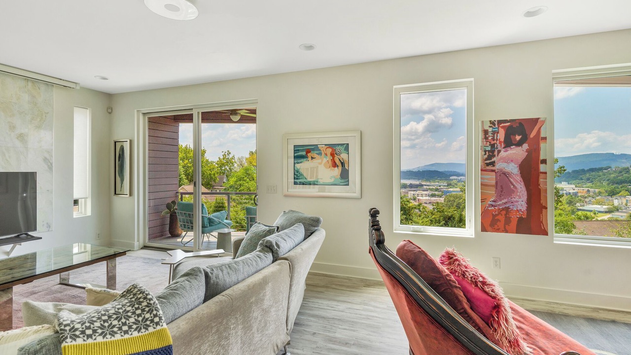 Photo of Livingroom in Northside