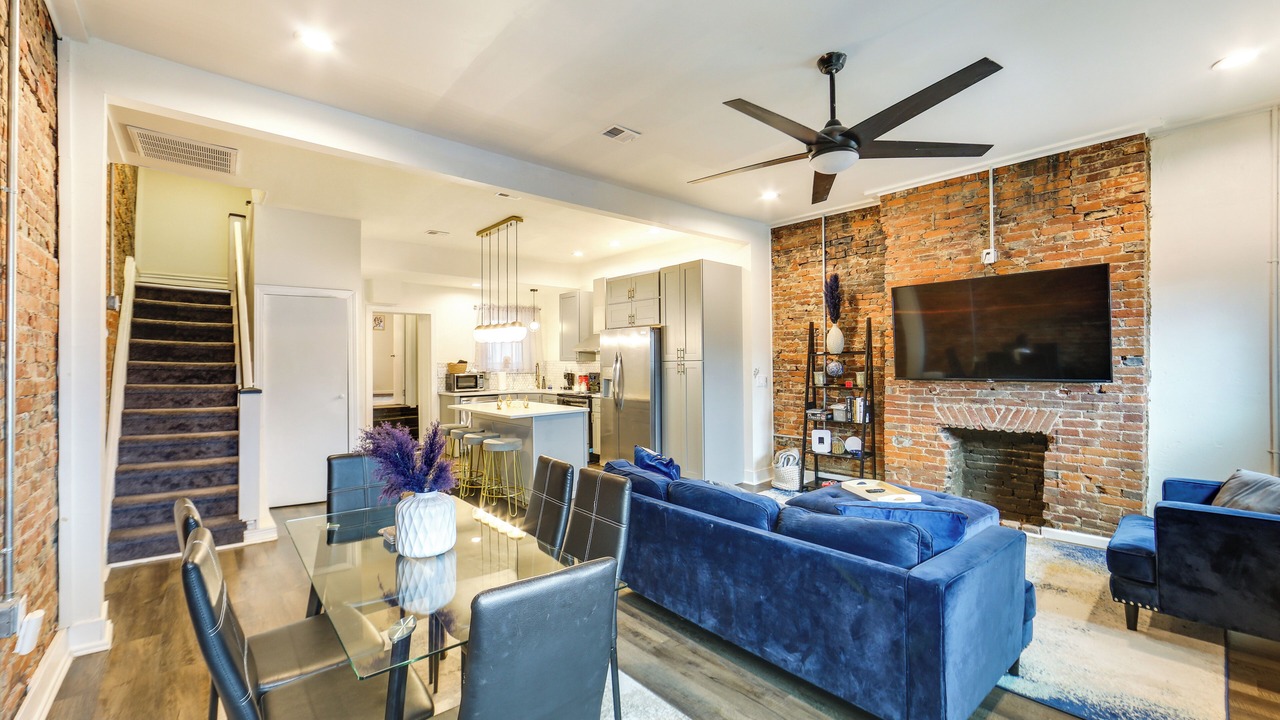 Photo of Livingroom in Central Northside