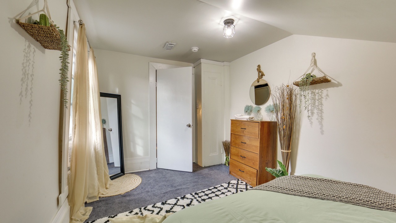 Photo of Bedroom in Central Northside