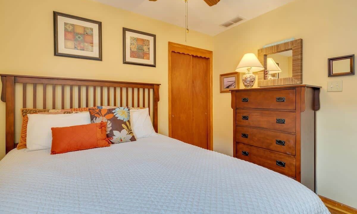 Photo of Bedroom in Avalon