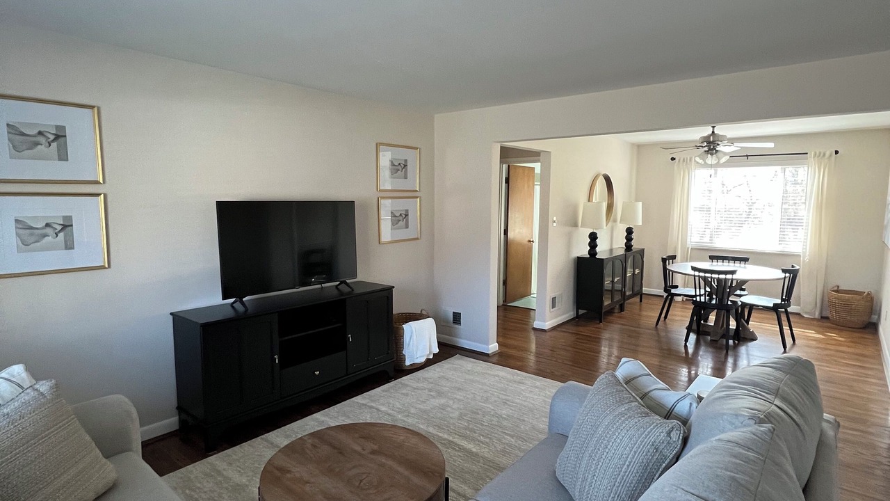 Photo of Livingroom in Roselawn Finance