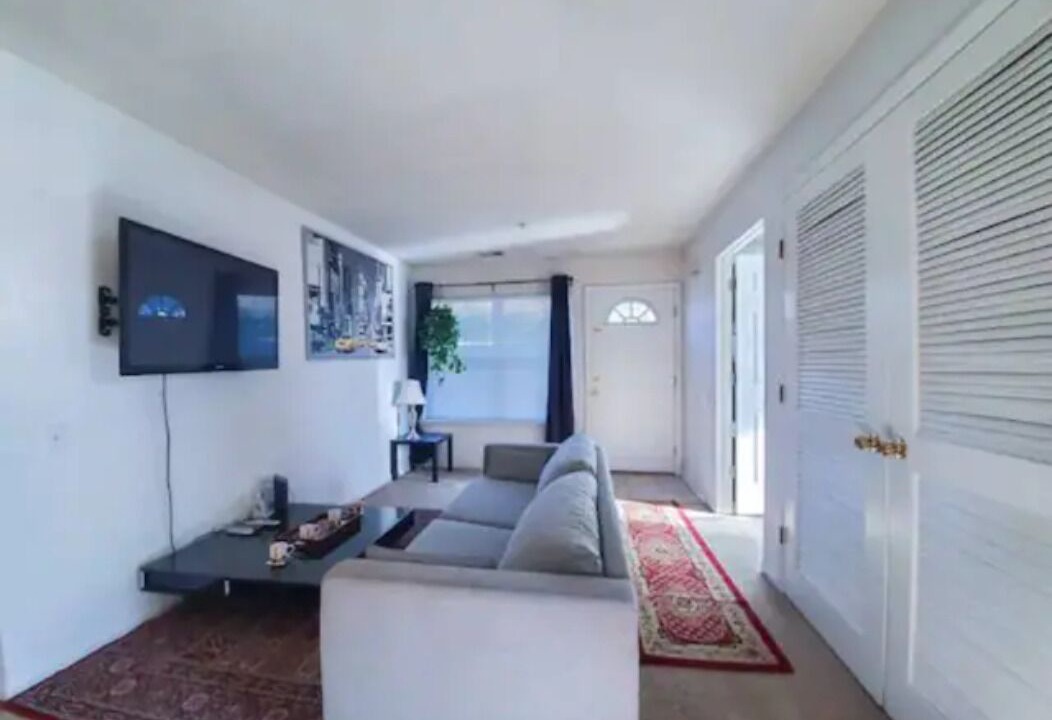 Photo of Livingroom in Iselin