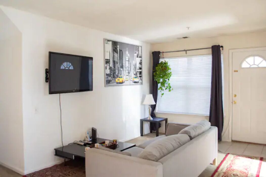 Photo of Livingroom in Iselin