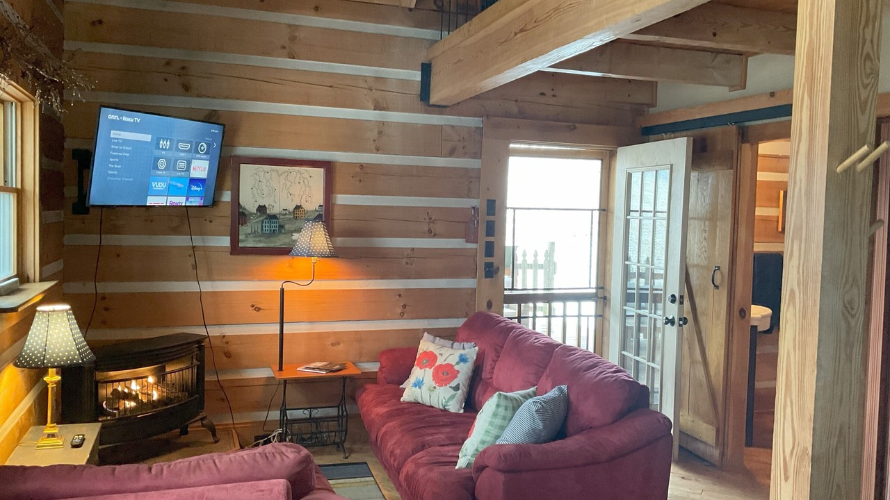 Photo of Livingroom in Marlinton
